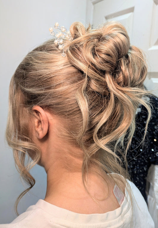 Messy high upstyle!